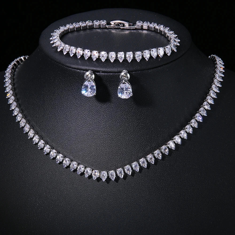 Sparkling Jewelry Set: Necklace, Earrings and Bracelet